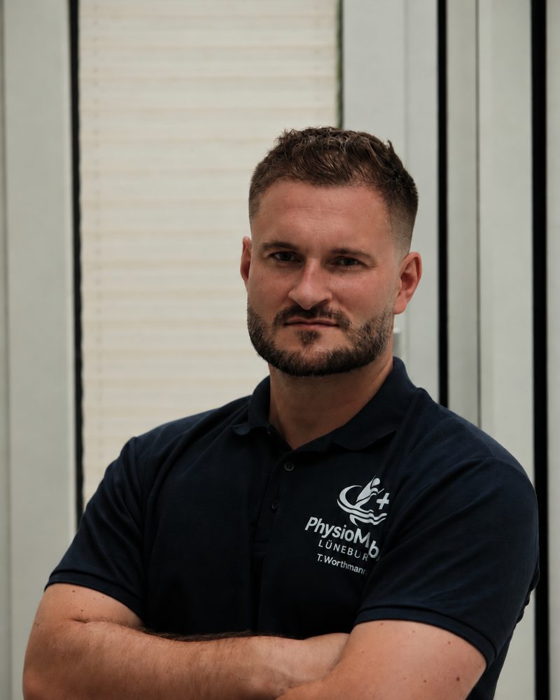 Jan-Tobias Worthmann im Poloshirt von PhysioMobil Lüneburg